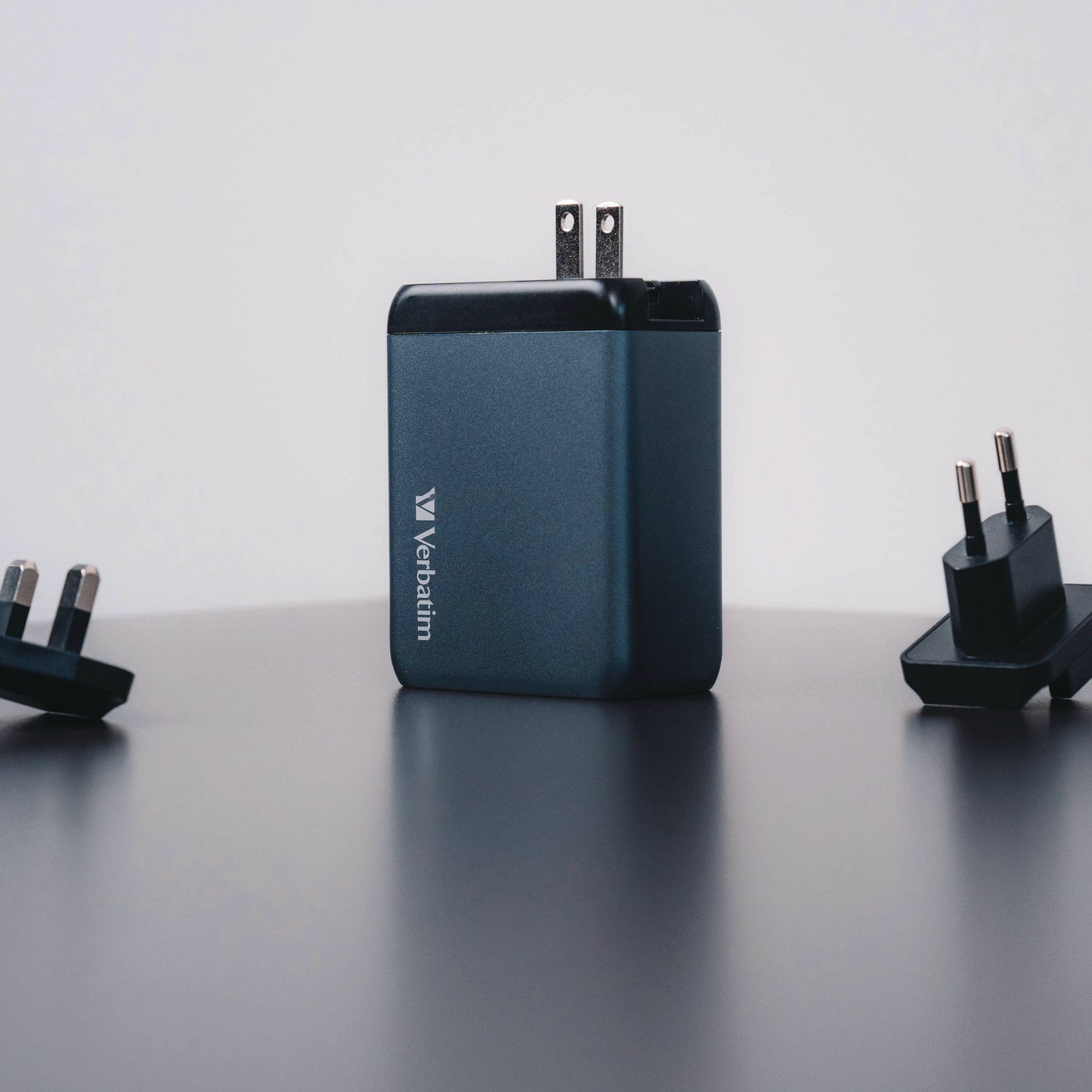 Verbatim 200 W 4-Port GaN Wall Charger, Black/Gray (32204)