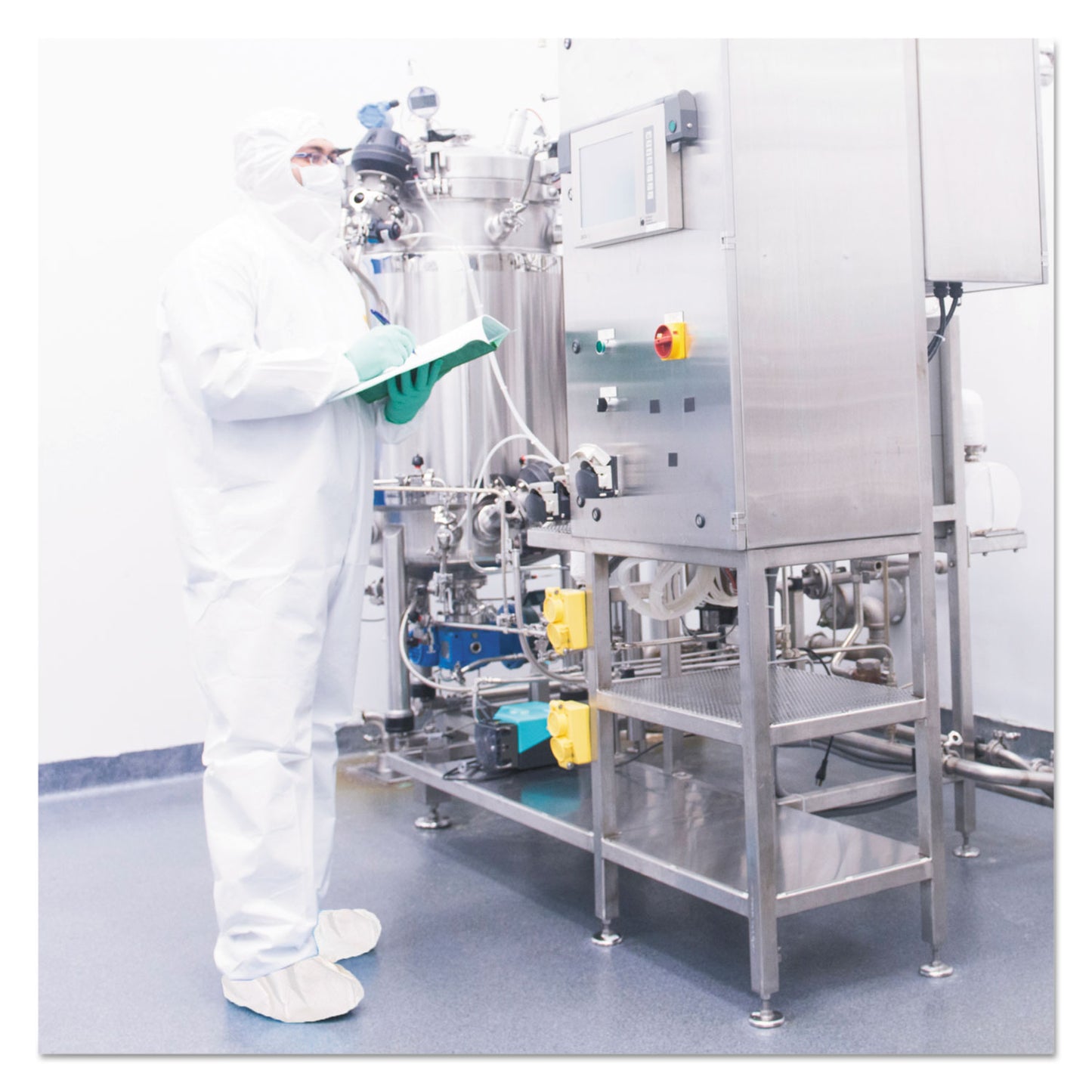 KleenGuard A40 Shoe Covers, One Size Fits All, White, 400/Carton (44490)