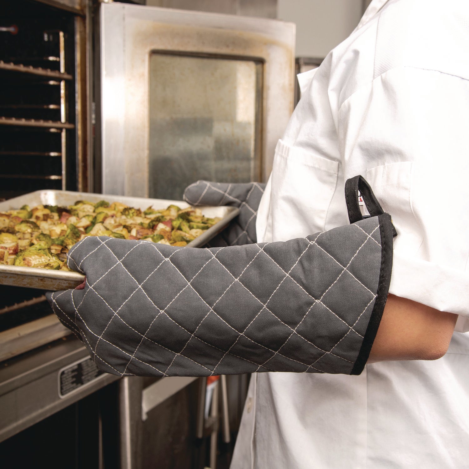 San Jamar Bestguard Oven Mitt, 17", WebGuard Plus Fabric, Black, Pair (800FG17BK)