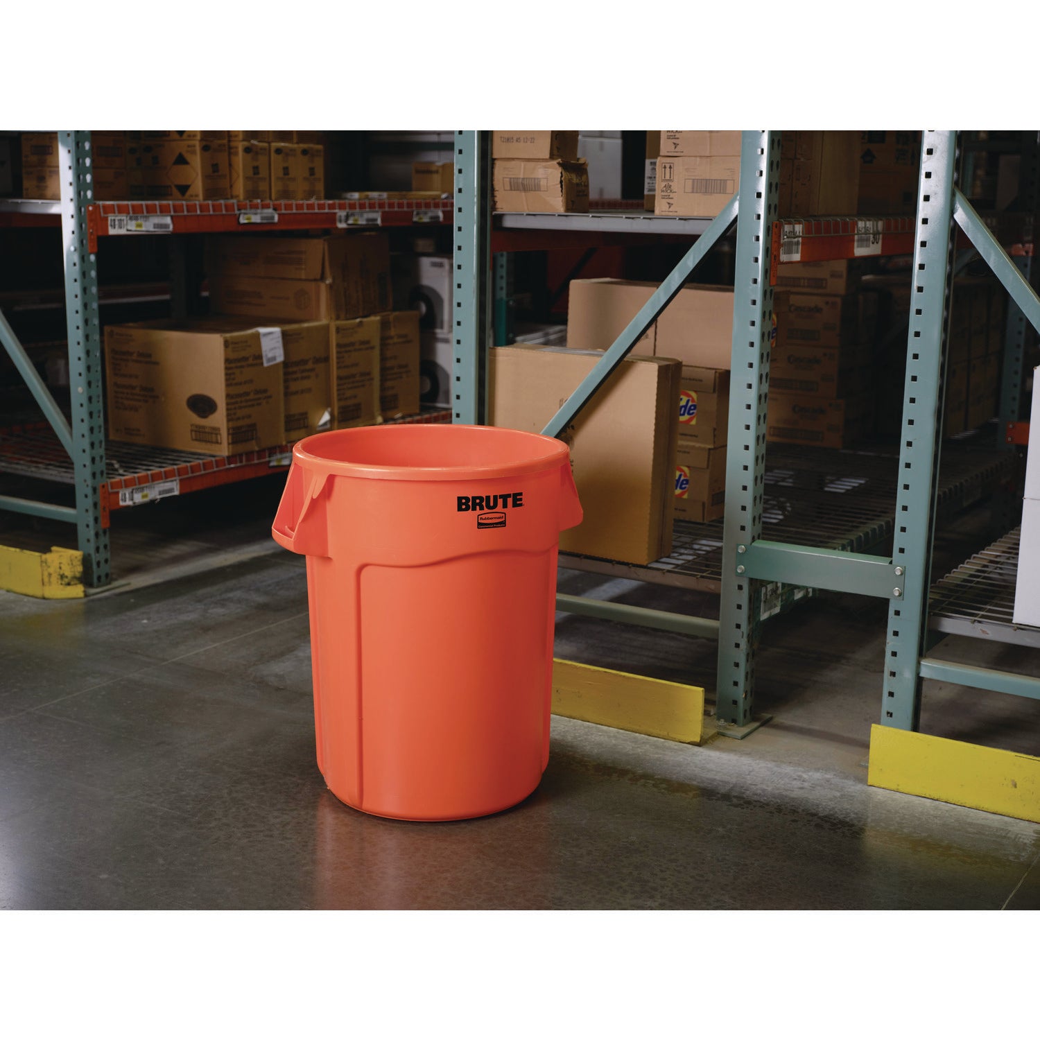 Rubbermaid Commercial Brute Round Container, 32 gal, Resin, Orange (2119308)