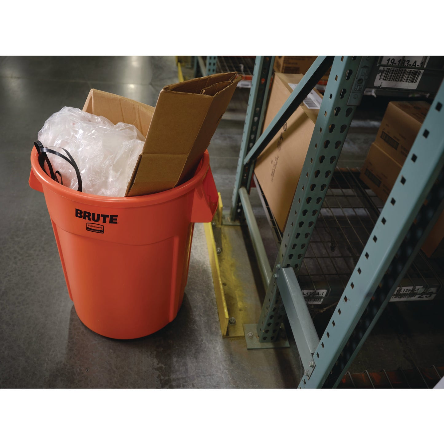 Rubbermaid Commercial Brute Round Container, 32 gal, Resin, Orange (2119308)