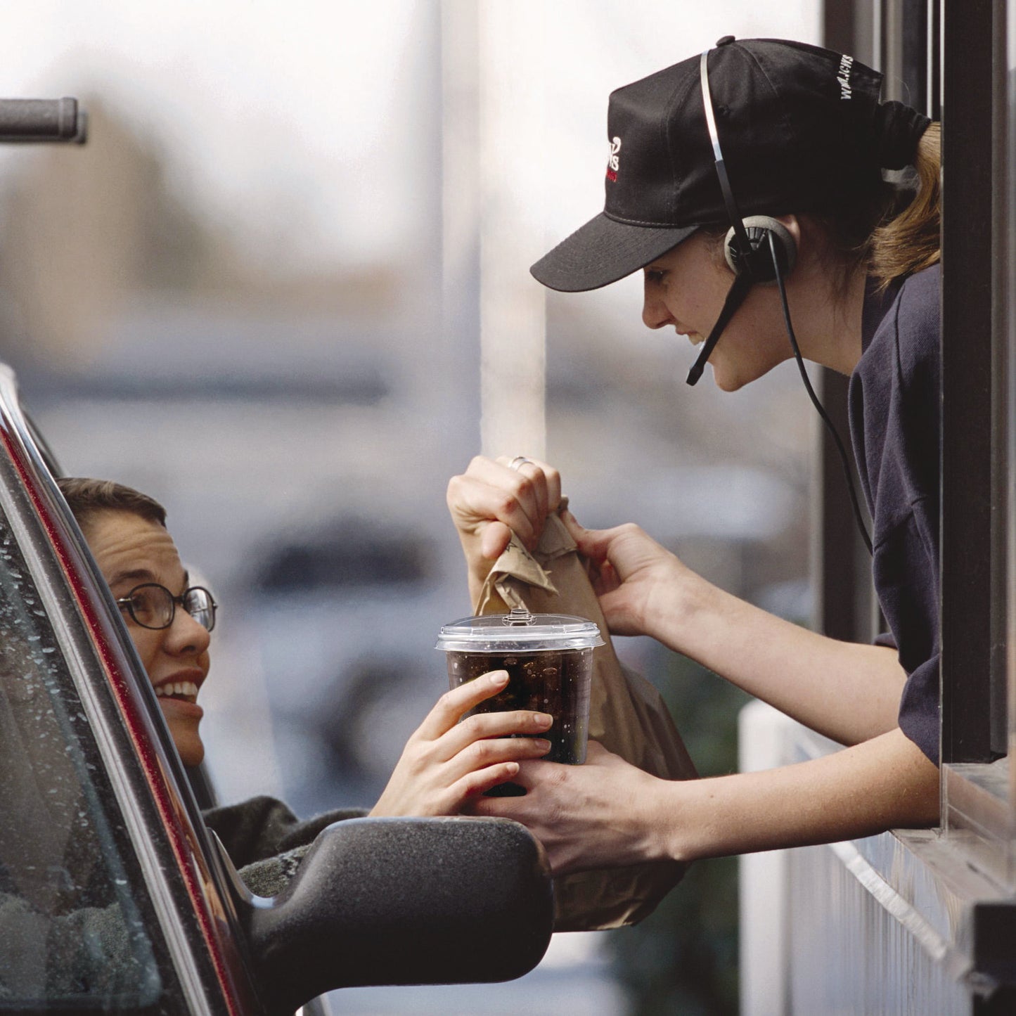 Dart Prima Strawless Plastic Lids, Fits 30 oz to 32 oz Cold Cups, Clear, 100 Lids/Sleeve, 12 Sleeves/Carton (P3032RSL)