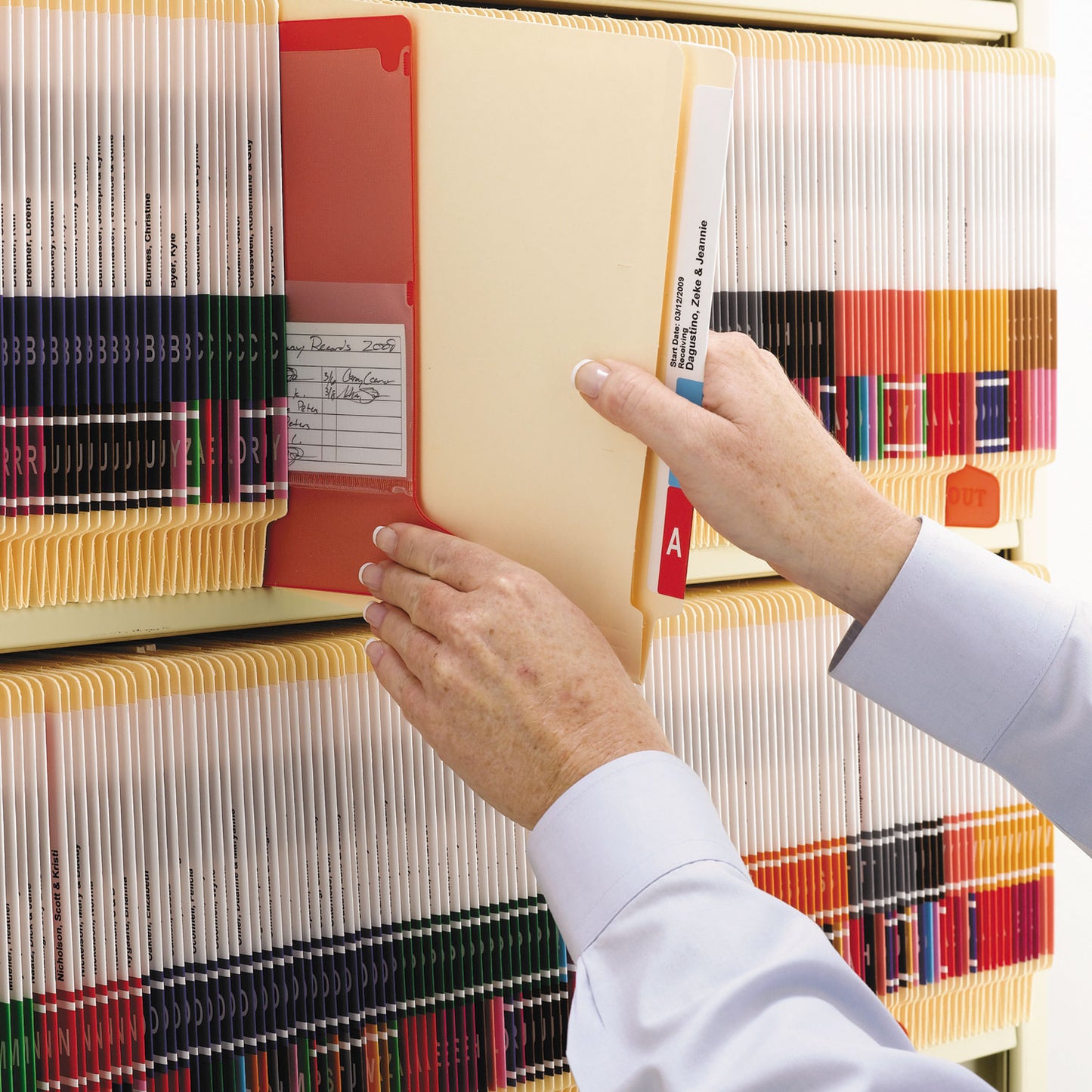 Smead Fastener Folder with Divider, 0.75" Expansion, 1 Divider, 4 Fasteners, Letter Size, Manila Exterior, 50/Box (34220)