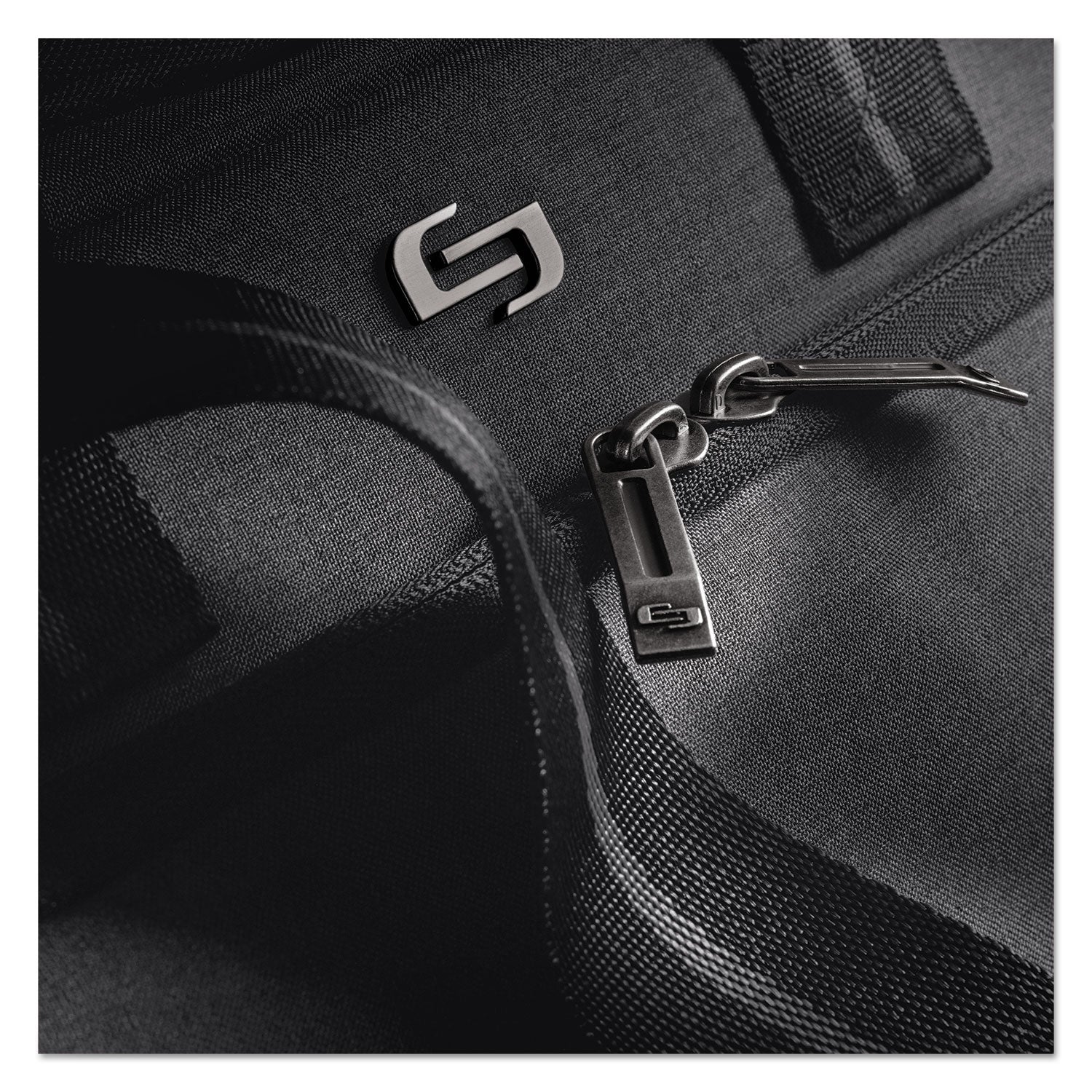 SOLO Urban Slimbrief, Fits Devices Up to 15.6", Polyester, 16" x 3" x 11.5", Gray (UBN11010)