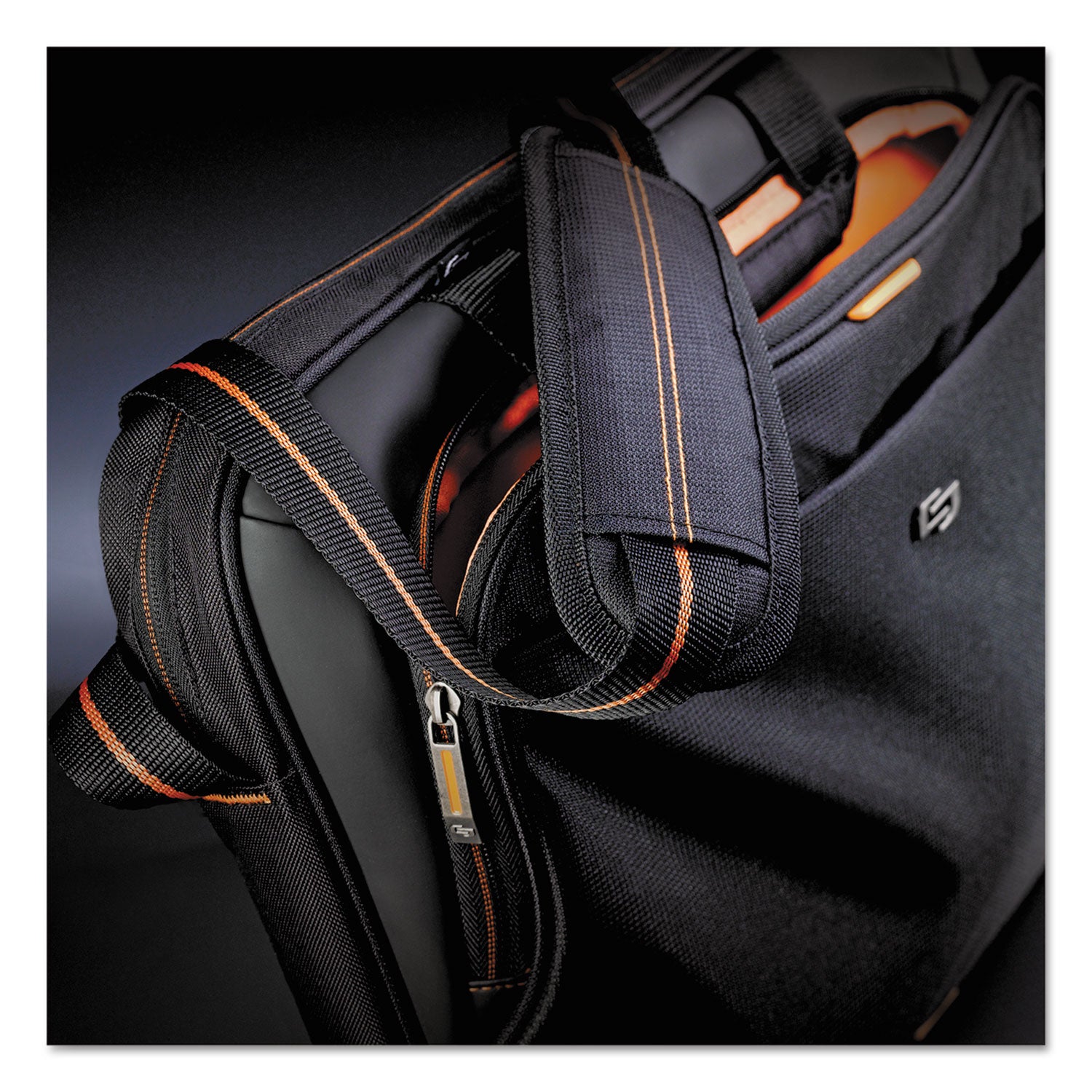 SOLO Urban Slim Brief, Fits Devices Up to 15.6", Polyester, 16.5 x 2 x 11.75, Black (UBN1014)