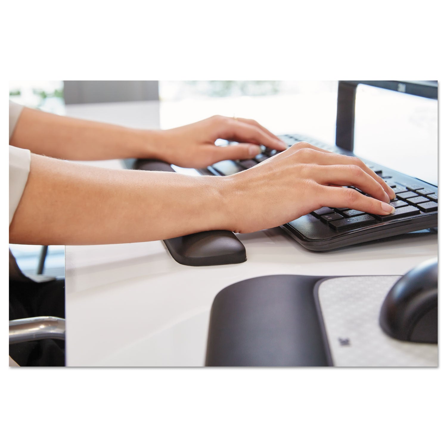 3M Gel Wrist Rest for Keyboards, 19 x 2, Black (WR85B)
