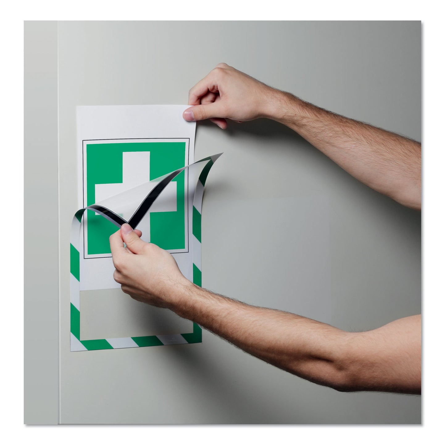 Durable DURAFRAME Security Magnetic Sign Holder, 8.5 x 11, Green/White Frame, 2/Pack (4772131)