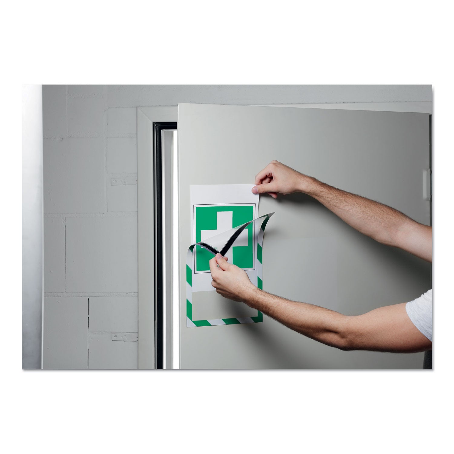 Durable DURAFRAME Security Magnetic Sign Holder, 8.5 x 11, Green/White Frame, 2/Pack (4772131)