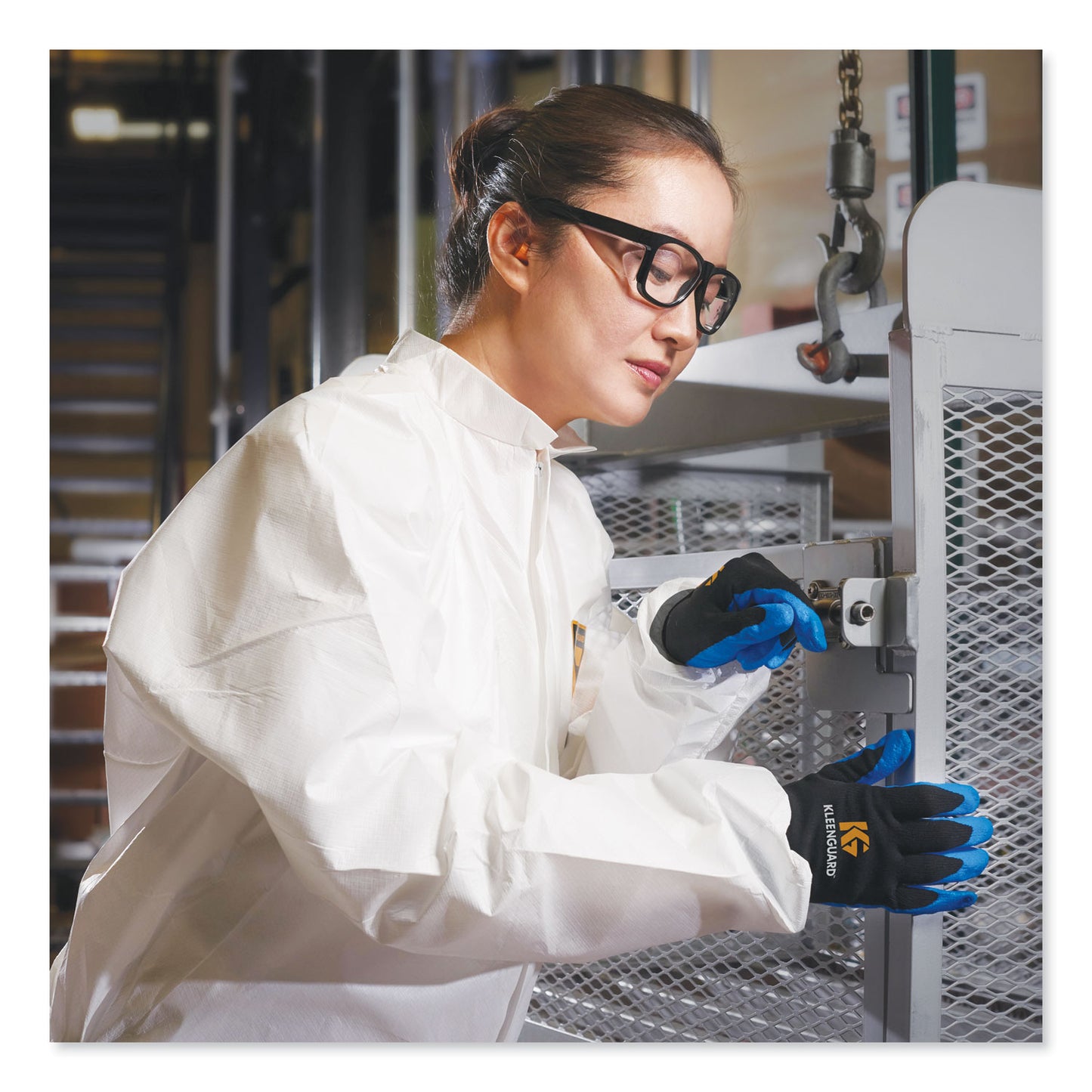 KleenGuard A40 Elastic-Cuff and Ankles Coveralls, White, Large, 25/Carton (44313)