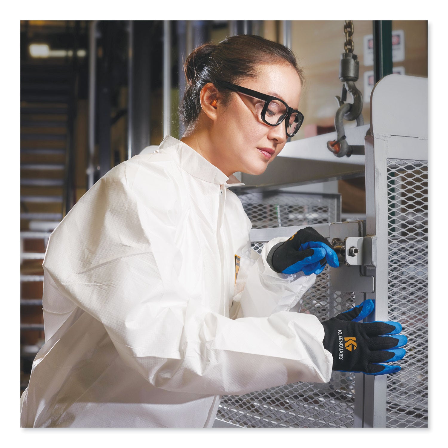 KleenGuard A40 Elastic-Cuff and Ankles Coveralls, White, Large, 25/Carton (44313)