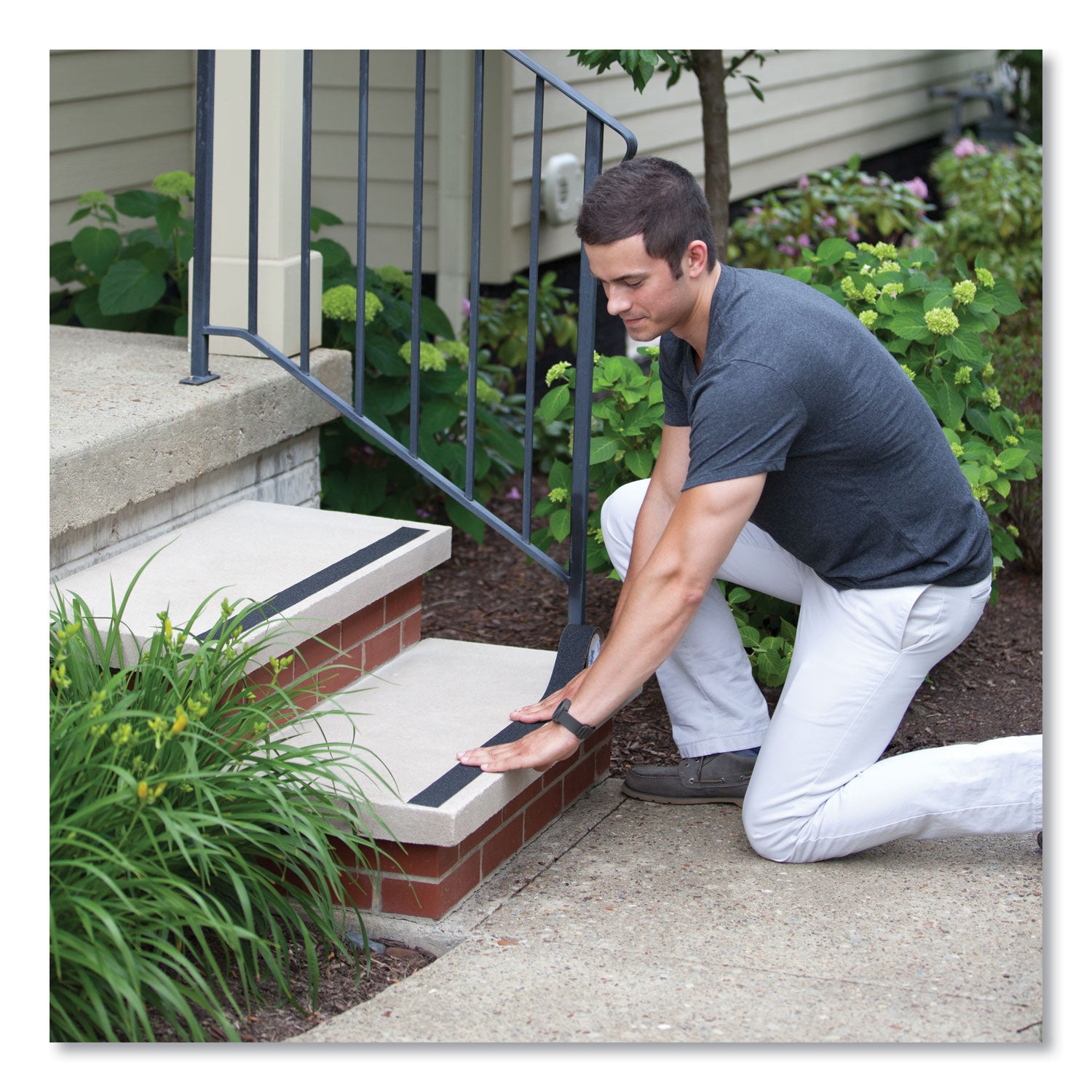 Duck Tread Tape, 2" x 5 yds, 3" Core, Black (1027475)