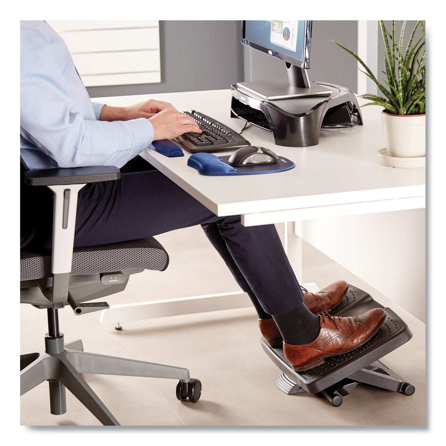 Fellowes Ultimate Foot Support, HPS, 17.75w x 13.25d x 4 to 6.5h, Black/Gray (8067001)