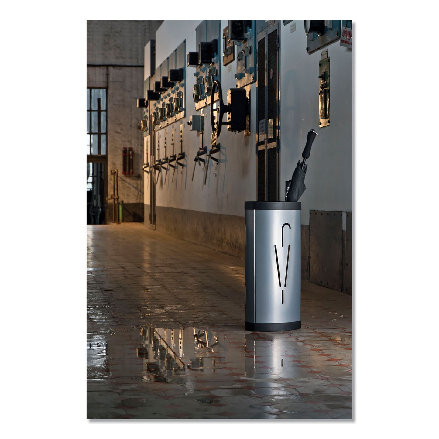 Alba Triangular Umbrella Stand, Steel, 10.25w x 10.25d x 23.67h, Silver/Black (PMTRIA2M)