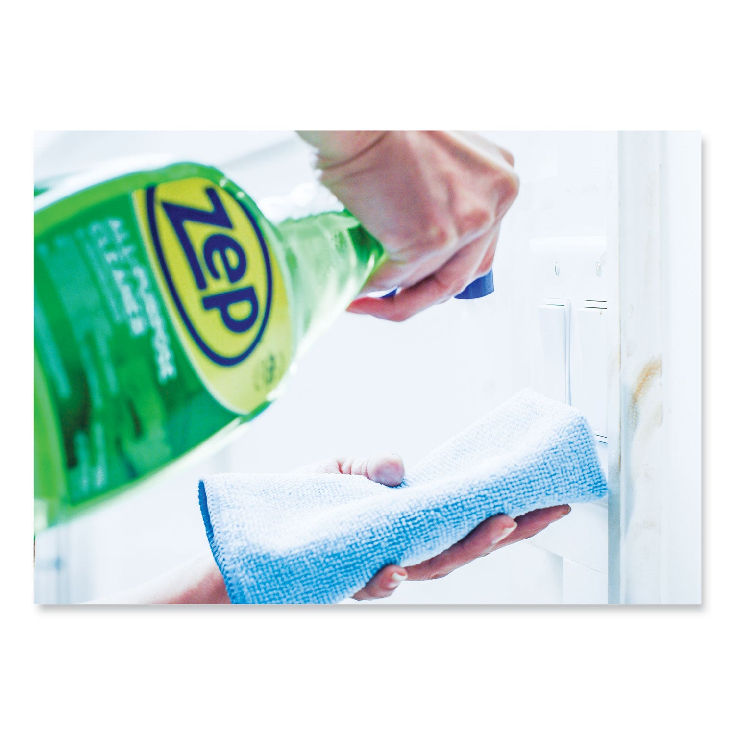 Zep Commercial All-Purpose Cleaner and Degreaser, 32 oz Spray Bottle (ZUALL32EA)