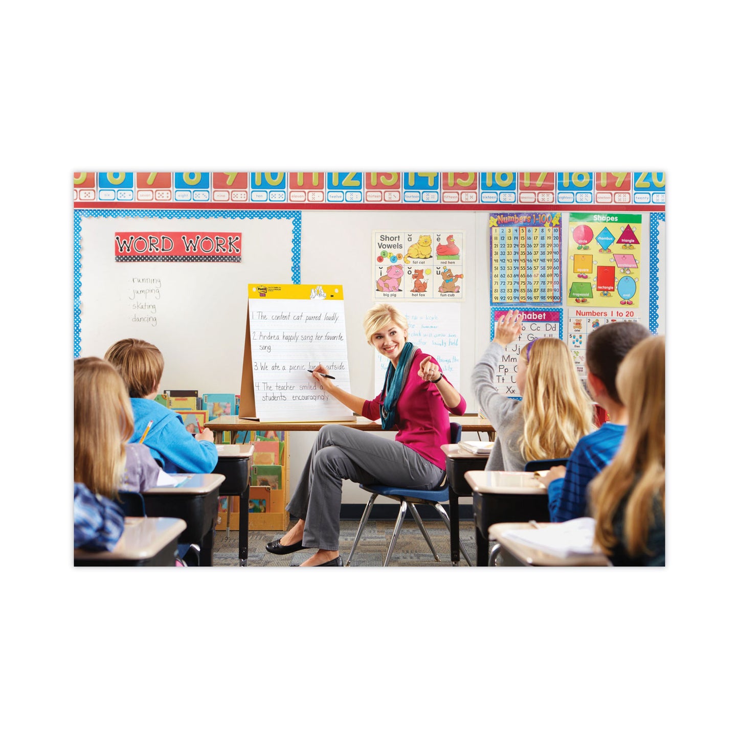 Post-it Self-Stick Tabletop Easel Pad with Command Strips, Presentation Format (1.5" Rule), 20 x 23, White, 20 Sheets (563PRL)