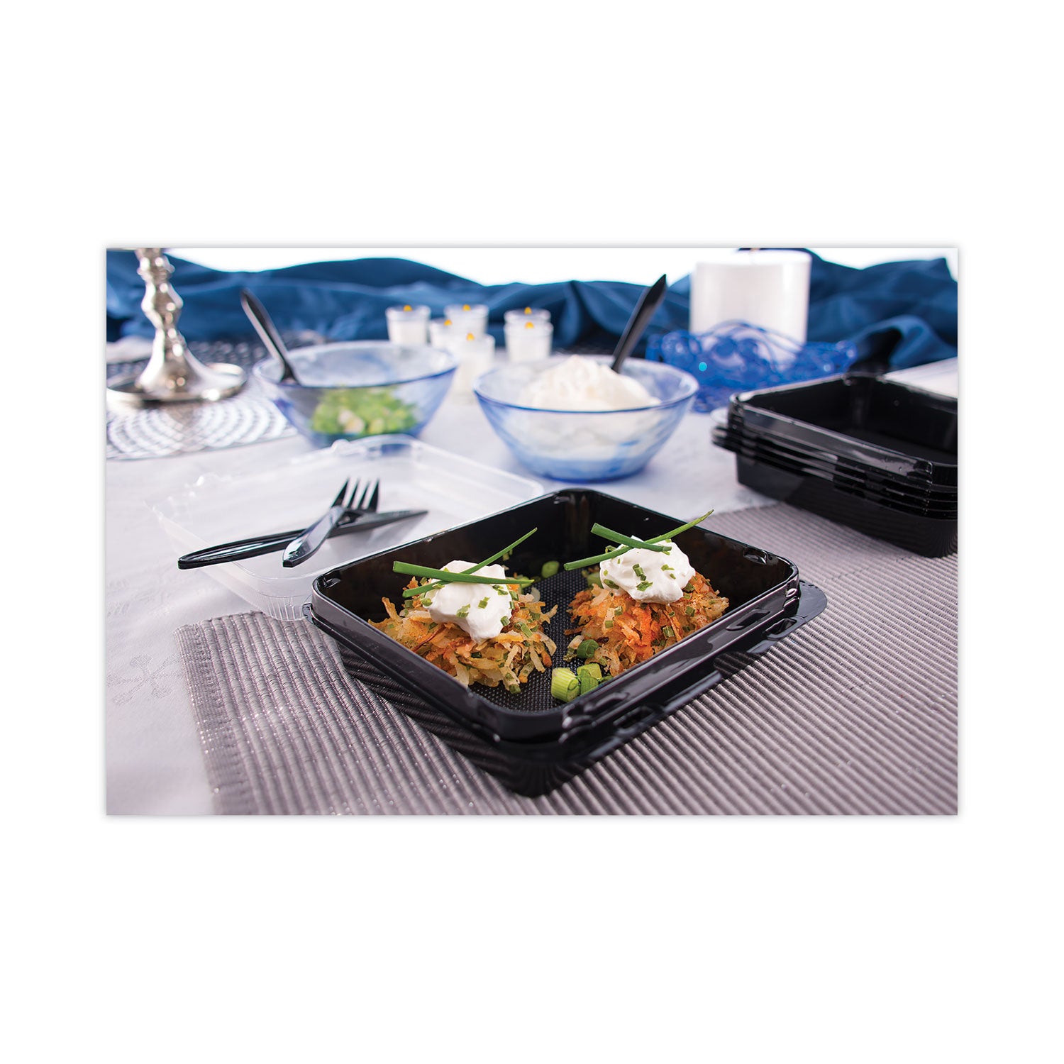 SOLO Creative Carryouts Hinged Plastic Hot Deli Boxes, Medium Snack Box, 18 oz, 6.22 x 5.9 x 2.1, Black/Clear, 200/Carton (851611PS94)