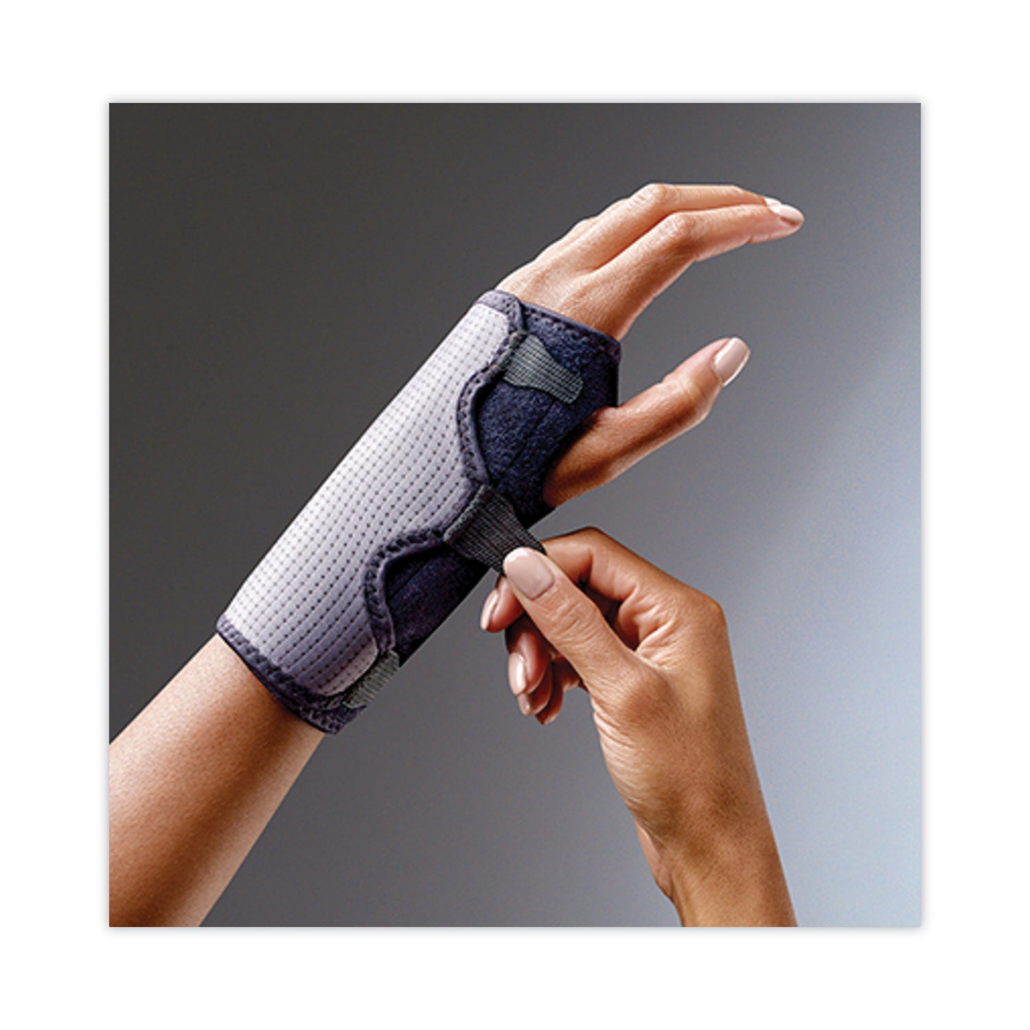 FUTURO Adjustable Reversible Splint Wrist Brace, Fits Wrists 5.5" to 8.5", Black (10770EN)