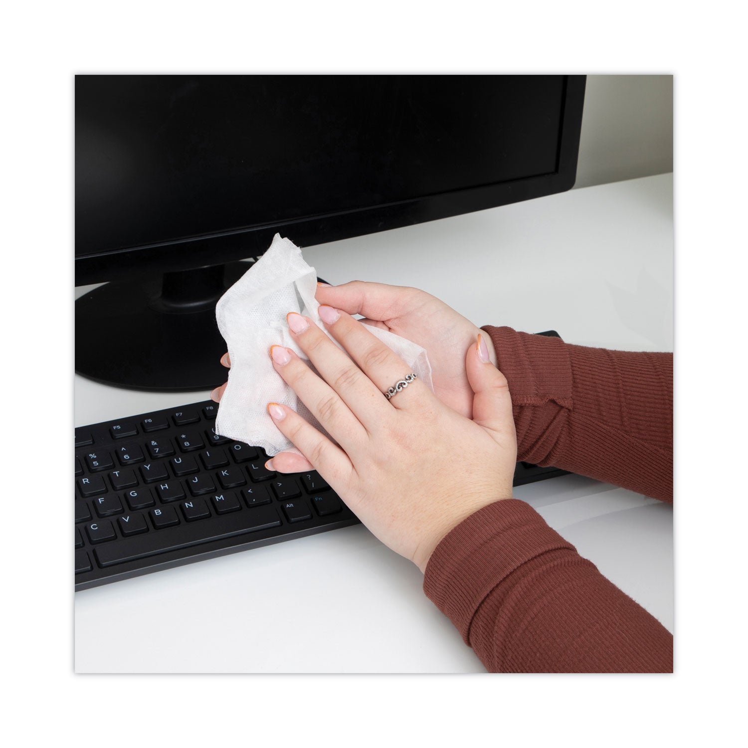 Read Right HandKleen Premoistened Antibacterial Wipes, Cloth, 5.5 x 6.5, Unscented, White, 70/Tub (RR1460)