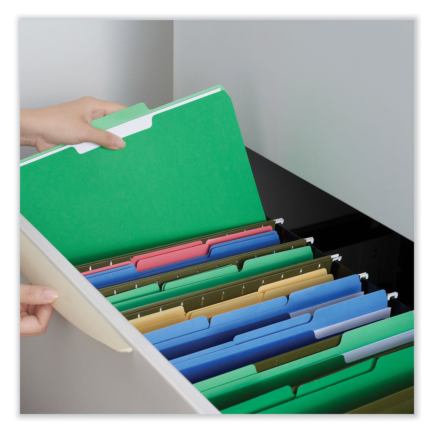 Universal Interior File Folders, 1/3-Cut Tabs: Assorted, Letter Size, 11-pt Stock, Green, 100/Box (12302)