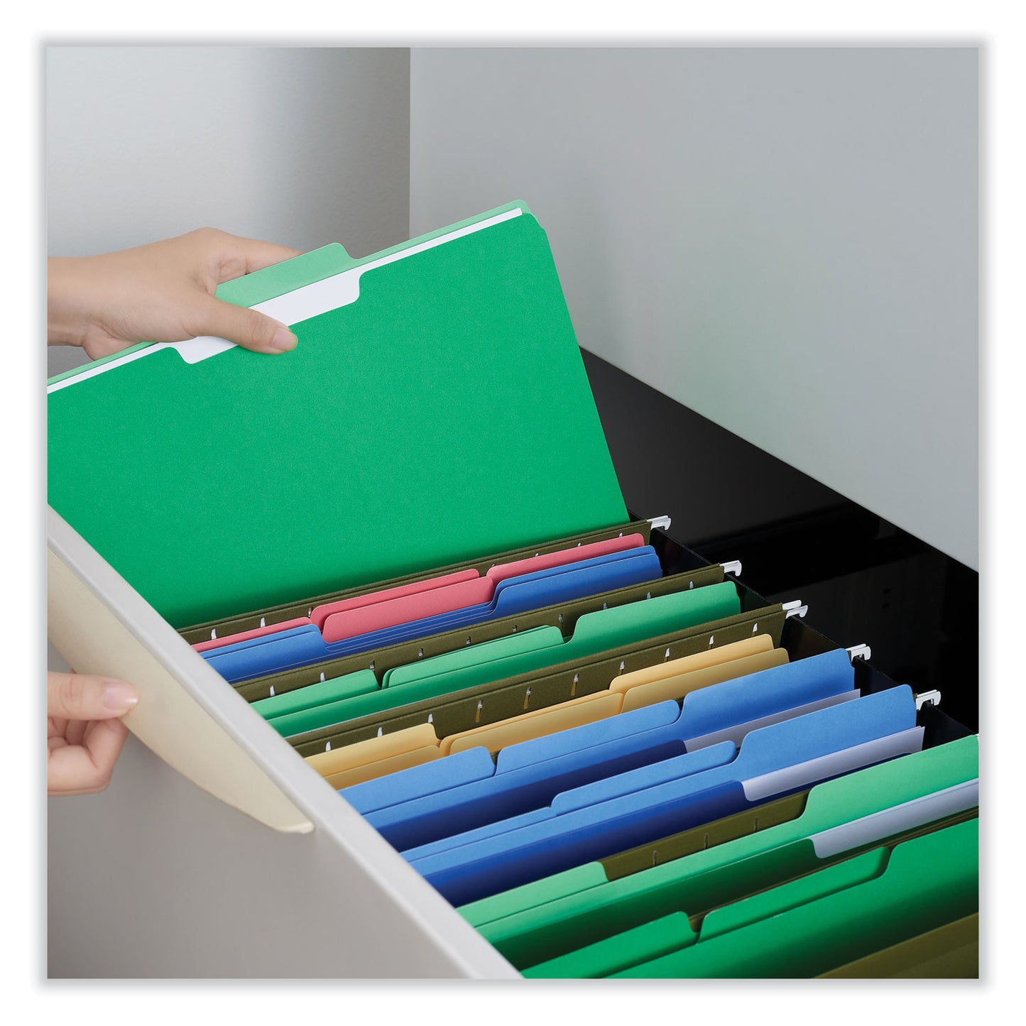 Universal Interior File Folders, 1/3-Cut Tabs: Assorted, Legal Size, 11-pt Stock, Green, 100/Box (15302)