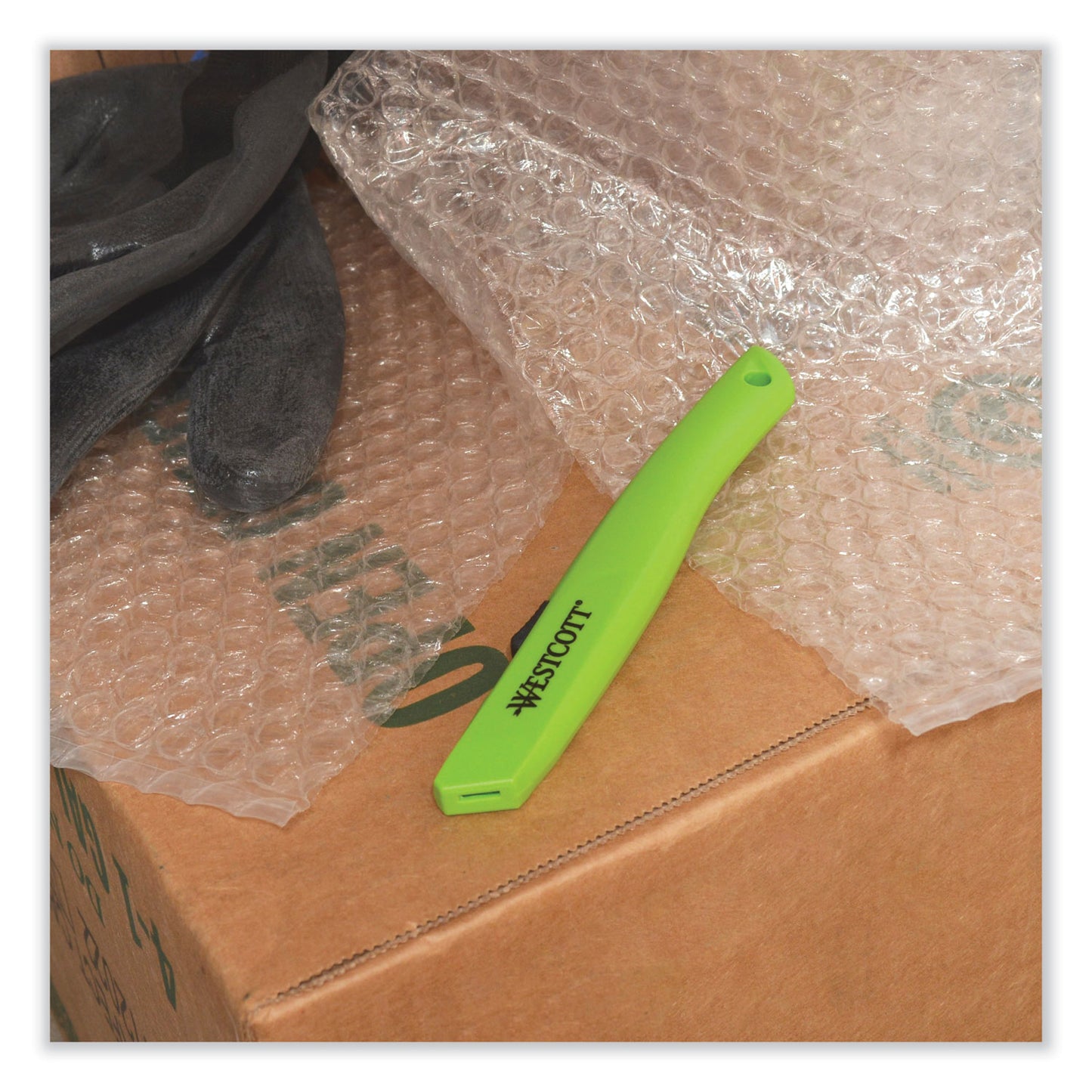 Westcott Safety Ceramic Blade Box Cutter, 0.5" Blade, 6.15" Plastic Handle, Green (17519)