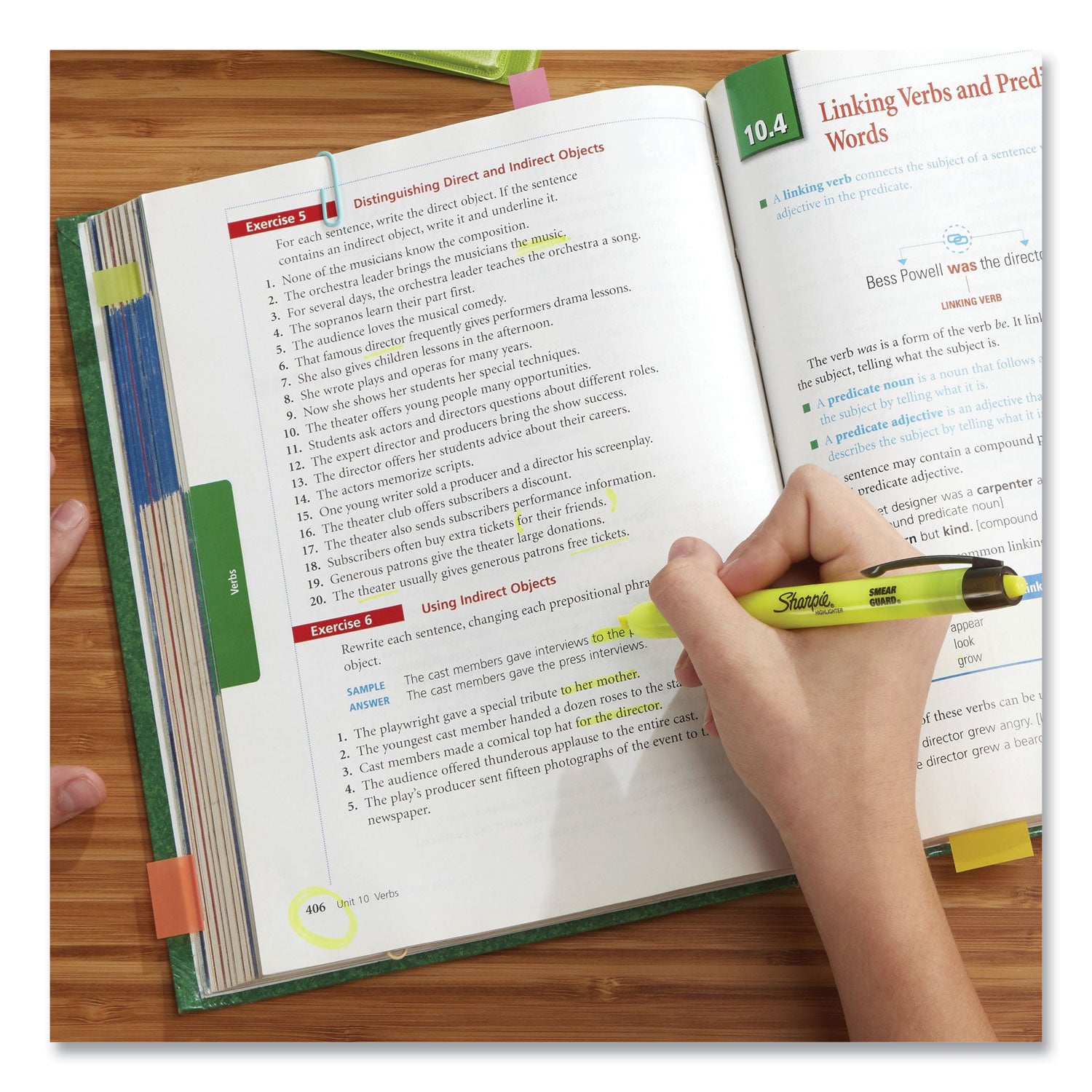 Sharpie Retractable Highlighters, Fluorescent Yellow Ink, Chisel Tip, Yellow/Black Barrel, Dozen (28025)