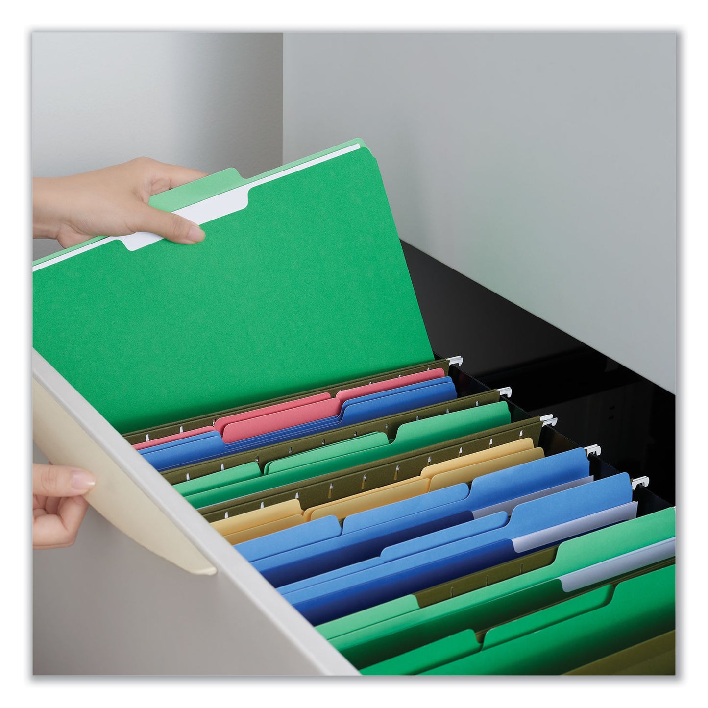 Universal Deluxe Colored Top Tab File Folders, 1/3-Cut Tabs: Assorted, Legal Size, Bright Green/Light Green, 100/Box (10522)