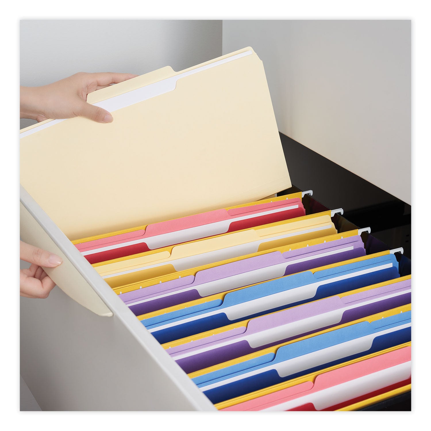 Universal Top Tab File Folders, 1/2-Cut Tabs: Assorted, Legal Size, 0.75" Expansion, Manila, 100/Box (15112)