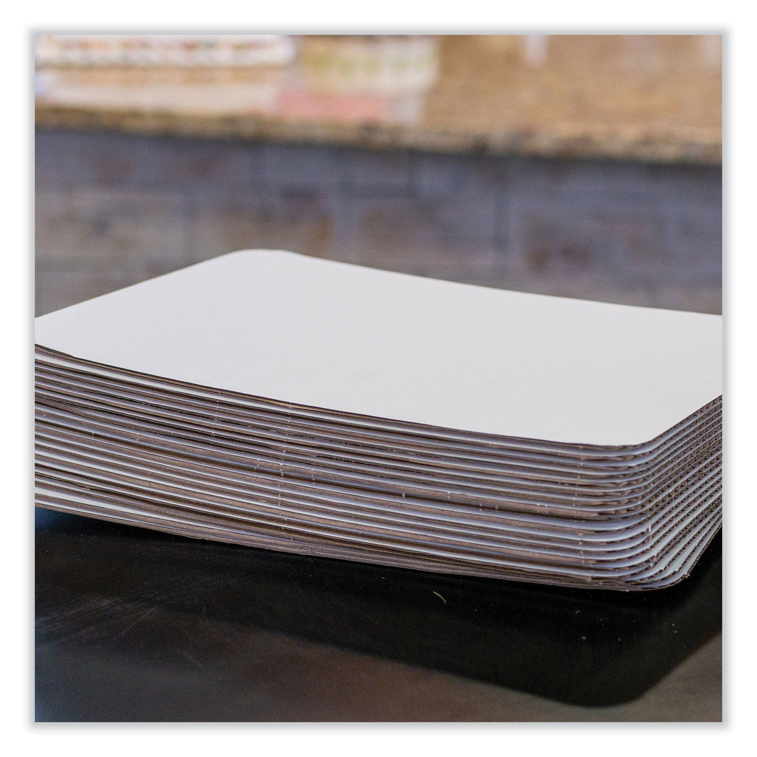 SCT Bakery Bright White Cake Pad, Single Wall Pad, 1/4 Sheet, 10 x 14, White, Paper, 100/Bundle (1149)