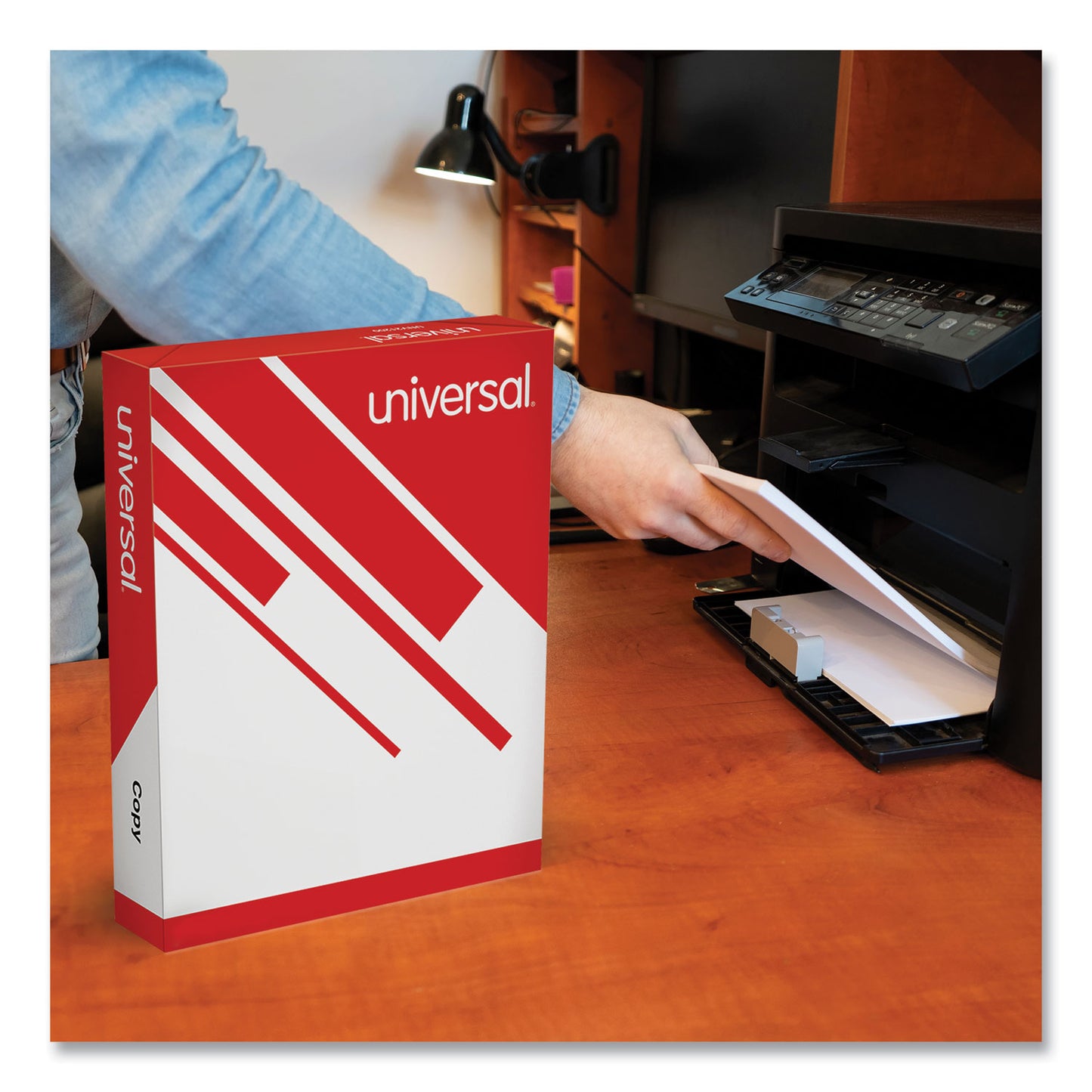 Universal Legal Size Copy Paper, 92 Bright, 20 lb Bond Weight, 8.5 x 14, White, 500 Sheets/Ream (24200RM)