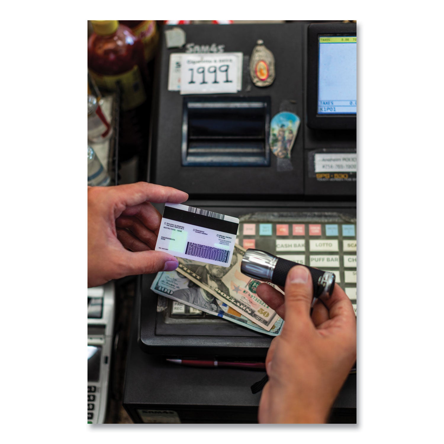  Most Foreign Currencies, 7.28 x 3.74 x 4.21, Black/Silver (UVPROPLUSB)