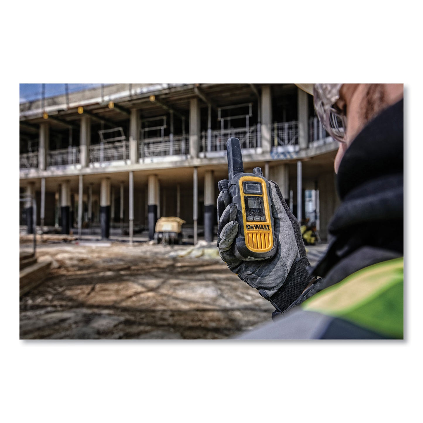 DeWalt DXFRS800 Two-Way Radios, 2 W, 22 Channels